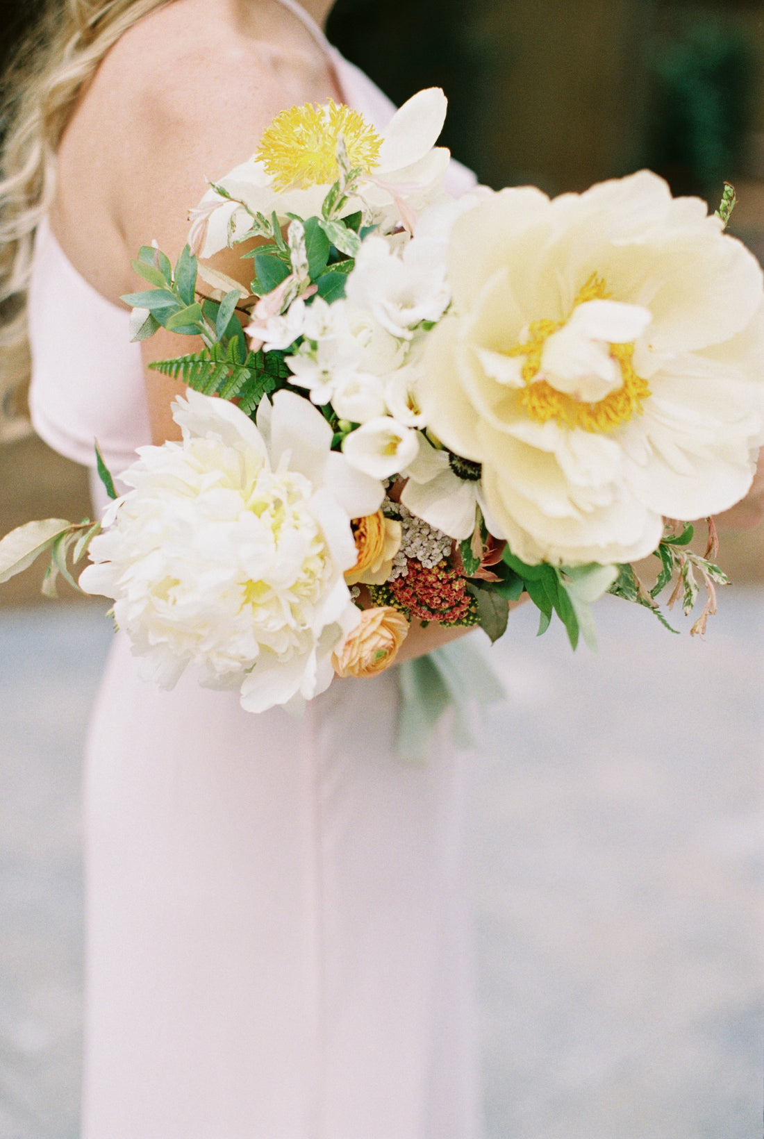 Featured: Southern Wedding With Must-See Foraged Flowers, Burnetts Boards, May 2017