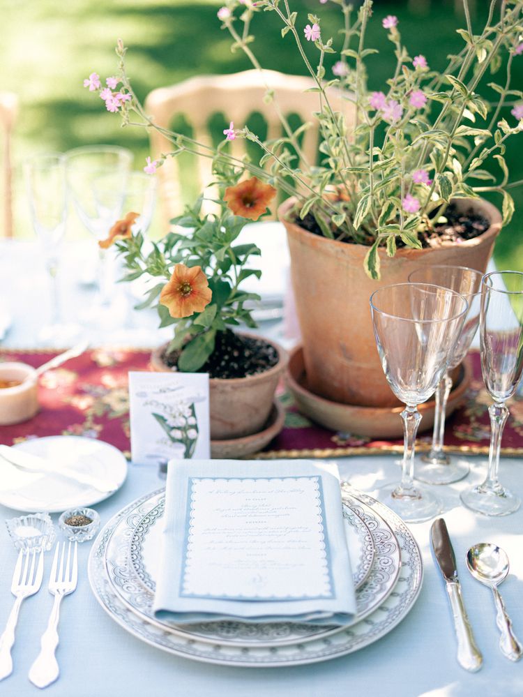 A Few Seasonal Summer Centerpiece Ideas That You'll Want To Steal
