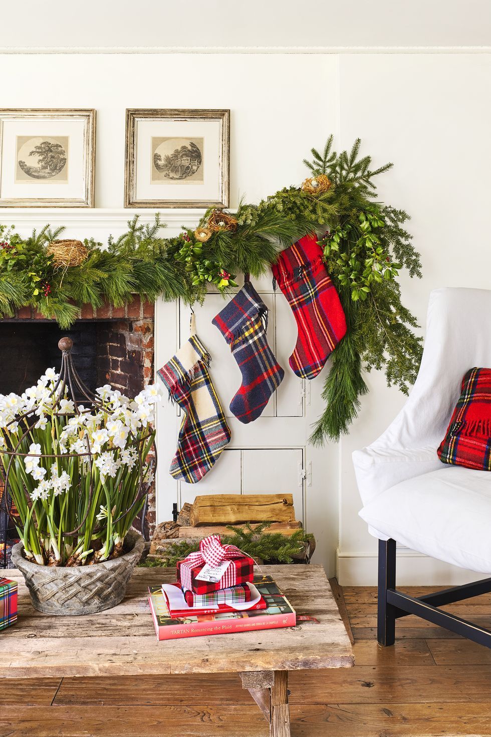 Ways To Decorate Your Mantel At Home For Christmas