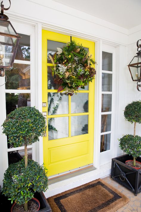 AN ELEVATED WREATH DESIGN + FRONT DOOR ARRANGING WITH TWO FRIENDS BOUTIQUE ON ST. SIMONS ISLAND + EMILY BURTON DESIGNS