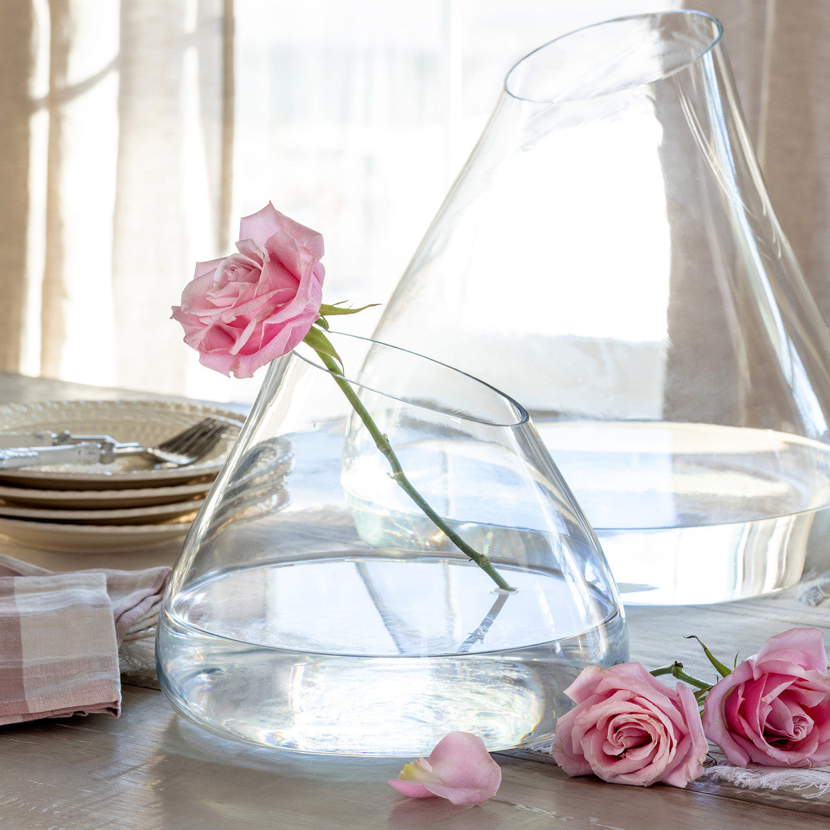two-tear-drop-shaped-assymetrical-clear-glass-vases-with-pink-roses