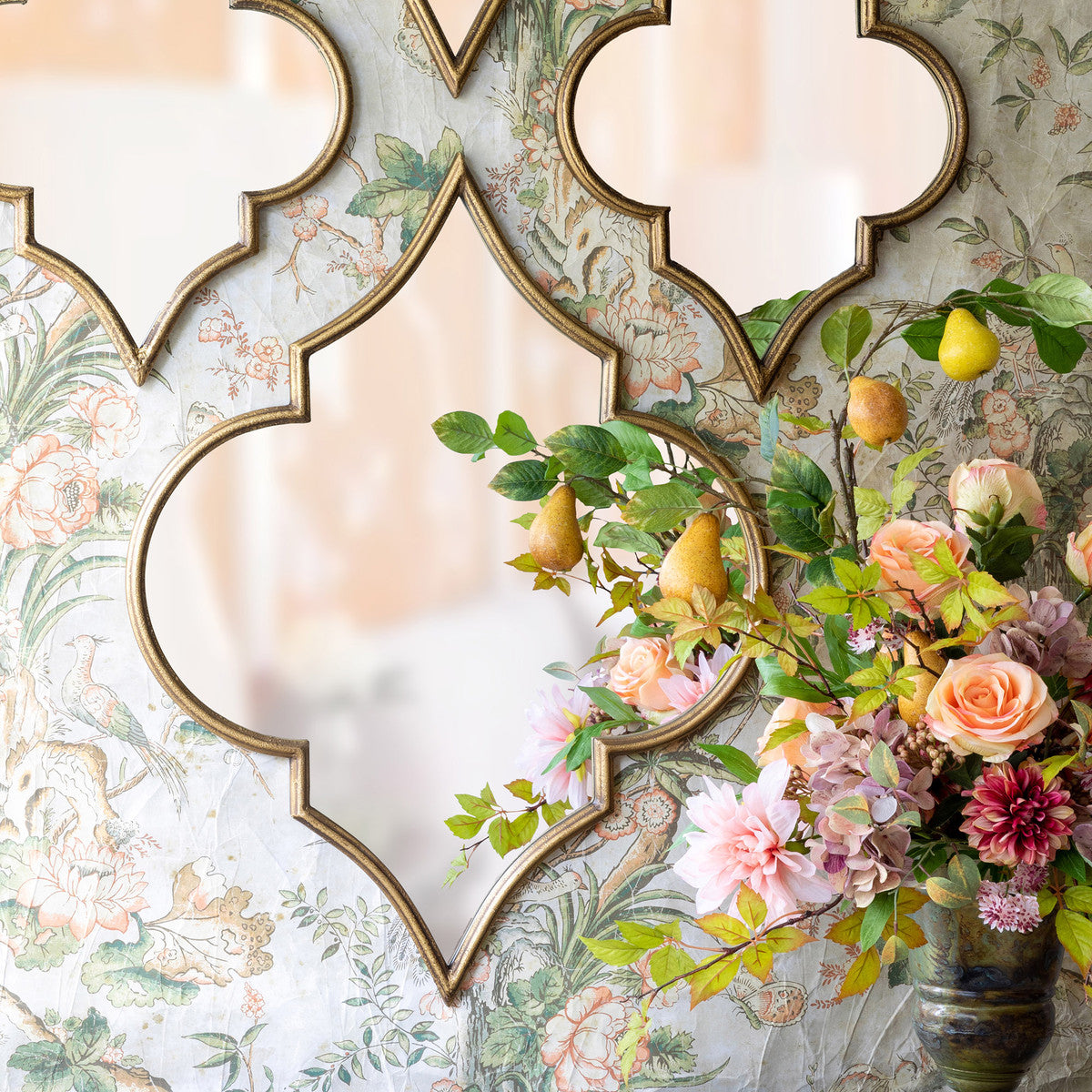 mirror-with-vase-of-flowers
